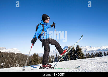 S'amuser sur skies en hiver Banque D'Images