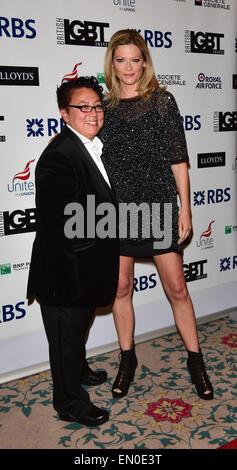 Londres, Royaume-Uni, 24 avril 2015 : comédienne Sophie Ward avec femme Renna Brennan assiste à la remise des Prix 2015 LGBT britannique au Landmark Hotel à Londres. Crédit photo : Voir Li/Alamy Live News Banque D'Images