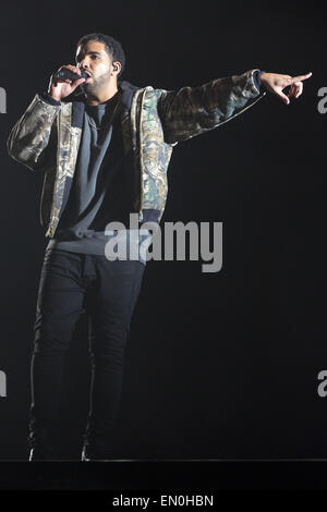 Indio, California, USA. Apr 19, 2015. Singer DRAKE il se produit pendant les trois jours de Musique et Arts Festival Coachella Indio au Polo Club à Indio, Californie © Daniel DeSlover/ZUMA/Alamy Fil Live News Banque D'Images