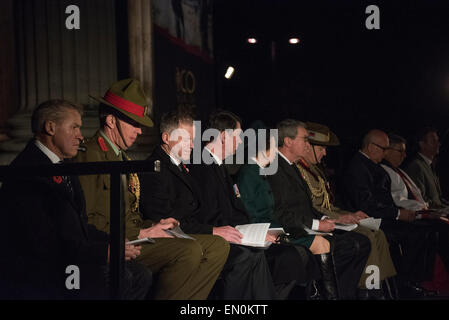 Londres, Royaume-Uni. Apr 25, 2015. Très Honorable David Carter, le président de la Chambre des représentants de la Nouvelle-Zélande, le Brigadier Antony Hayward, Chef du personnel de la défense de la Nouvelle-Zélande London & Sir Lockwood Smith, haut-commissaire de la Nouvelle Zélande pour le Royaume-Uni. Crédit : Peter Manning/Alamy Live News Banque D'Images