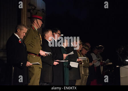 Londres, Royaume-Uni. Apr 25, 2015. Très Honorable David Carter, le président de la Chambre des représentants de la Nouvelle-Zélande, le Brigadier Antony Hayward, Chef du personnel de la défense de la Nouvelle-Zélande London & Sir Lockwood Smith, haut-commissaire de la Nouvelle Zélande pour le Royaume-Uni. Crédit : Peter Manning/Alamy Live News Banque D'Images