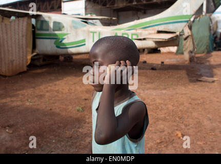 Chrétiens déplacés ont trouvé refuge dans l'aéroport Mpoko, location Banque D'Images