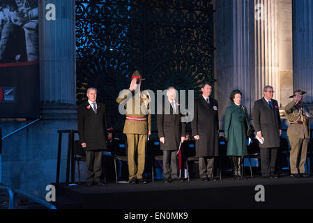 Londres, Royaume-Uni. Apr 25, 2015. Très Honorable David Carter, le président de la Chambre des représentants de la Nouvelle-Zélande, le Brigadier Antony Hayward, Chef du personnel de la défense de la Nouvelle-Zélande London & Sir Lockwood Smith, haut-commissaire de la Nouvelle Zélande pour le Royaume-Uni se tenir aux côtés de la princesse Anne, Princesse royale. Crédit : Peter Manning/Alamy Live News Banque D'Images