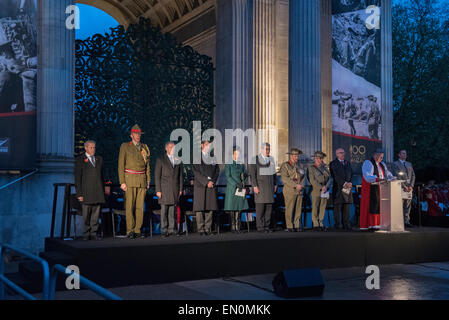 Londres, Royaume-Uni. Apr 25, 2015. Très Honorable David Carter, le président de la Chambre des représentants de la Nouvelle-Zélande, le Brigadier Antony Hayward, Chef du personnel de la défense de la Nouvelle-Zélande London & Sir Lockwood Smith, haut-commissaire de la Nouvelle Zélande pour le Royaume-Uni se tenir aux côtés de la princesse Anne, Princesse royale. Crédit : Peter Manning/Alamy Live News Banque D'Images