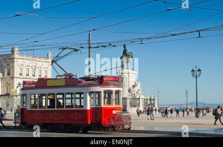 En tramway de Lisbonne Praca do Comercio, Lisbonne. Le Portugal. Banque D'Images