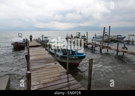 Service de traversier au lac Atitlan de San Juan La Laguna Banque D'Images