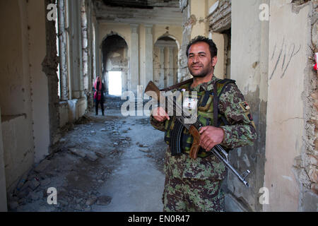 Garde à Darul Aman palace à Kaboul Banque D'Images