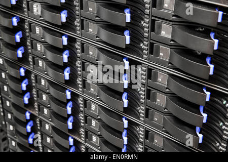 Close up de disques durs de stockage SAN en grand Banque D'Images