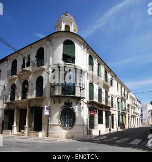 Maison avec architecture élaborée le long de la Calle Rio, Priego de Córdoba, Cordoue, Andalousie, province de l'Espagne, l'Europe de l'Ouest. Banque D'Images