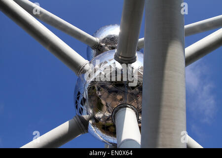 L'Atomium brille au soleil à Bruxelles, Belgique Banque D'Images