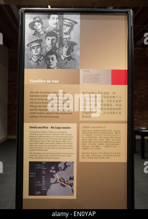 Melbourne, Australie. Apr 24, 2015. Photo prise le 24 avril 2015 montre une exposition de l'office chinois : Chinese-Australians "ANZAC et World War One' exposition au musée chinois à Melbourne, Australie. Des centaines de milliers d'Australiens le samedi a commémoré la Journée de l'ANZAC, le 100e anniversaire de la malheureuse campagne de Gallipoli qui sont venus à définir l'esprit de l'ANZAC. Credit : Bai Xue/Xinhua/Alamy Live News Banque D'Images