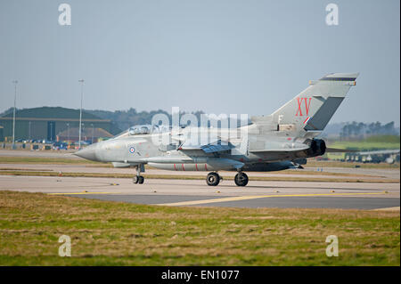 'Mac Robert's Revenge' 15 Squadron Tornado Gr4 Bomber à RAF Lossiemouth. 9700 SCO. Banque D'Images