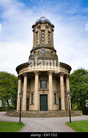 Royaume-uni, Angleterre, dans le Yorkshire, Bradford, panneaux avant de Saltaire United Reformed Church Banque D'Images