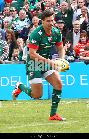 Leicester, Royaume-Uni. Apr 25, 2015. Aviva Premiership. Leicester Tigers contre London Welsh. Ben Youngs rompt avec la balle : Action Crédit Plus Sport/Alamy Live News Banque D'Images