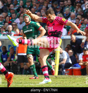 Leicester, Royaume-Uni. Apr 25, 2015. Aviva Premiership. Leicester Tigers contre London Welsh. Olly Barkley en action for London Welsh. Credit : Action Plus Sport/Alamy Live News Banque D'Images