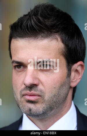 Udine, Italie. Apr 25, 2015. L'Italie, Udine:l'entraîneur de l'Udinese Andrea Stramaccioni ressemble au cours de la Serie A italienne match de foot entre Udinese Calcio et de l'AC Milan le samedi 25 avril 2015 au Stade Friuli à Udine. Credit : Andrea Spinelli/Alamy Live News Banque D'Images