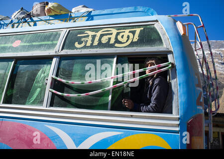 La population locale dans l'autobus, au Népal Banque D'Images