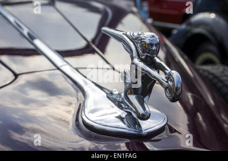 25 avril 2015 - Packard 1939 - Un vingt- Le OldCarFest rétro voitures rétro est le plus grand festival tenu à Kiev, et couvre l'État du musée de l'Aviation. Plus de 300 voitures sont impliquées dans ce projet et plus de 20 mille visiteurs sont attendus. © Igor Golovniov/ZUMA/Alamy Fil Live News Banque D'Images