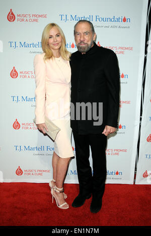T.J. Martell Foundation 39e Gala annuel rend hommage à New York - Tapis rouge avec des arrivées : Eloise DeJoria,John Paul DeJoria Où : New York City, New York, United States Quand : 21 Oct 2014 Banque D'Images