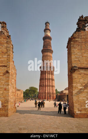 L'Inde, Mumbai, Delhi, Qutb Minar Complex (12ème siècle), la Tour de Qutb Minar Banque D'Images