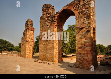 L'Inde, Mumbai, Delhi, Qutb Minar Complex (12ème siècle), l'extension du Altamish (13e siècle) Banque D'Images