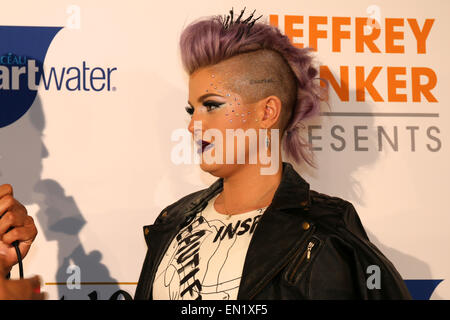 Palm Springs, California USA 25 avril 2015 présentatrice TV et styliste Kelly Osbourne est la reine de la White Party, un gay dance music festival à Palm Springs Convention Center. Credit : Lisa Werner/Alamy Live News Banque D'Images