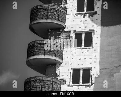 24 avril 2015 - isolation thermique d'un immeuble à appartements décoratifs en polyuréthane (crédit Image : © Zuma sur le fil) Banque D'Images