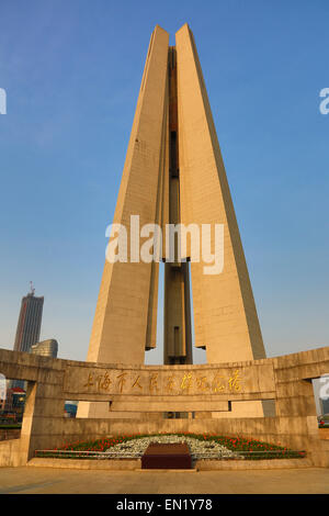 Monument aux héros du peuple sur le Bund, Shanghai, Chine Banque D'Images