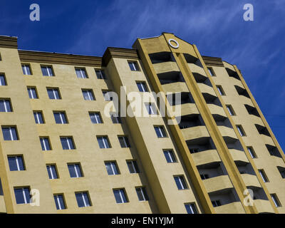 24 avril 2015 - appartements modernes (condo) en journée ensoleillée. © Igor Golovniov/ZUMA/Alamy Fil Live News Banque D'Images