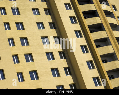 24 avril 2015 - appartements modernes (condo) en journée ensoleillée. © Igor Golovniov/ZUMA/Alamy Fil Live News Banque D'Images