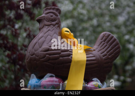 En forme de poulet œuf de Pâques. Banque D'Images