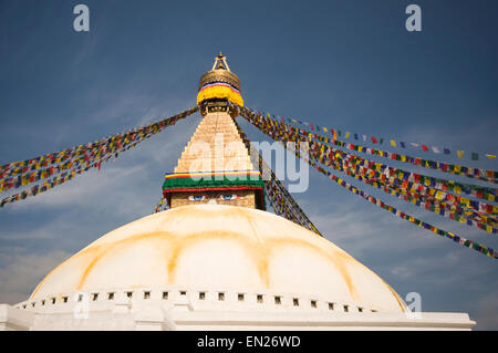 Le Népal, Katmandou, Boudhnath Boudah, Temple bouddhiste (16ème siècle) plus grand Stupa du Népal avec les drapeaux de prières, centre pour les Tibétains Banque D'Images