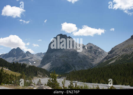 Onsch Cucler da Jon papa, Val Mora, sommet de montagne Alpes Suisse Engadine avec vallée Banque D'Images