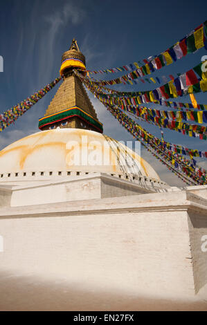 Le Népal, Katmandou, Boudhnath Boudah, Temple bouddhiste (16ème siècle) plus grand Stupa du Népal avec les drapeaux de prières, centre pour les Tibétains Banque D'Images