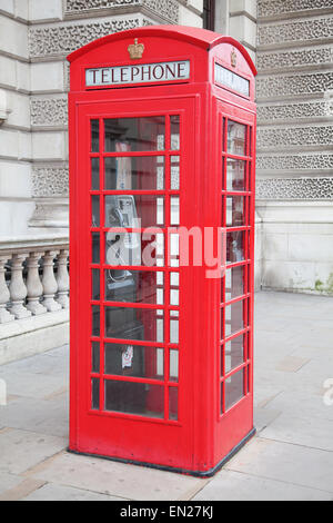 Cabine téléphonique rouge célèbre à Londres, Royaume-Uni Banque D'Images