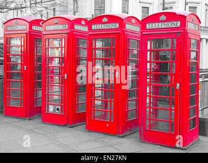 Cabine téléphonique rouge célèbre à Londres, Royaume-Uni Banque D'Images