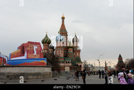 Moscou. Apr 26, 2015. Photo prise le 26 avril 2015 montre la place Rouge à Moscou, en Russie, en avant de la parade de la Victoire pour commémorer le 70e anniversaire de la Seconde Guerre mondiale (WWII) le 9 mai. © Jia Yuchen/Xinhua/Alamy Live News Banque D'Images