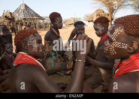 La tribu Karo en Ethiopie Banque D'Images