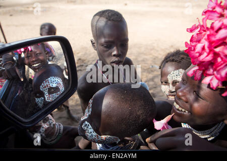 La tribu Karo en Ethiopie Banque D'Images