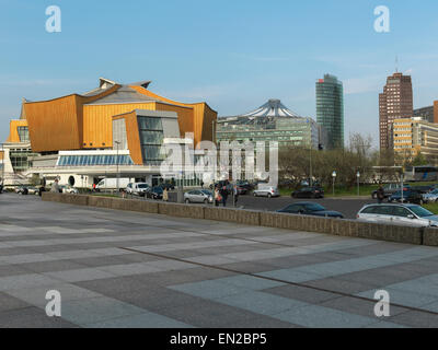 Philharmonie de Berlin (Philharmonie), salle de musique avec la Potsdamer Platz en arrière-plan. Hasselblad numérique tourné. Banque D'Images