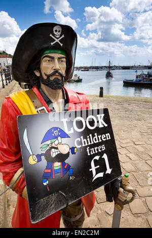 Royaume-uni, Angleterre, dans le Yorkshire, Scarborough, pirate d'agrément de la publicité figure sur le site de l'Hispaniola Banque D'Images