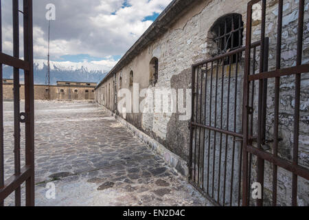 L'ancienne prison, utilisé par le roi Zog, les Nazis et plus tard l'comunists dans le château à Gjirokastra, dans le sud du pays. Banque D'Images