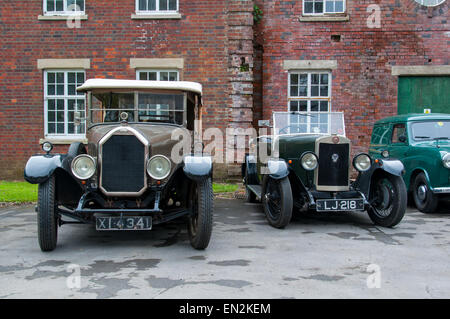 Voitures anciennes à la 5e brunch du dimanche Scramble à Bicester Oxfordshire, Angleterre, du patrimoine Banque D'Images