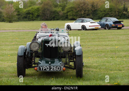 Voitures anciennes à la 5e brunch du dimanche Scramble à Bicester Oxfordshire, Angleterre, du patrimoine Banque D'Images