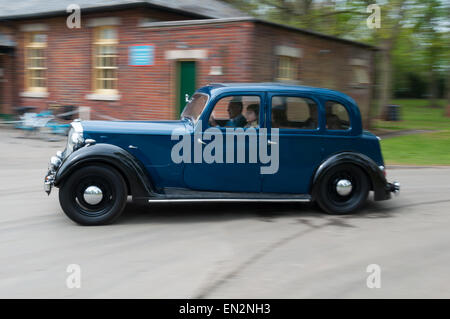 Voitures anciennes à la 5e brunch du dimanche Scramble à Bicester Oxfordshire, Angleterre, du patrimoine Banque D'Images