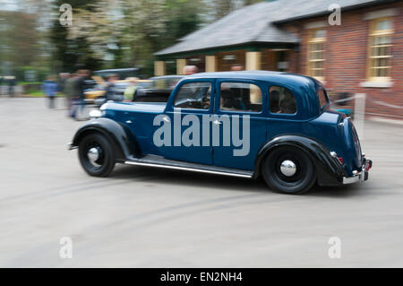 Voitures anciennes à la 5e brunch du dimanche Scramble à Bicester Oxfordshire, Angleterre, du patrimoine Banque D'Images