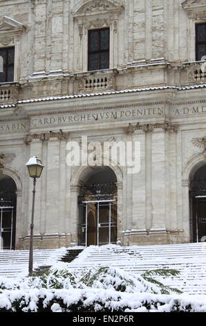 Église de San Gregorio Magno à Rome sous la neige. Italie Banque D'Images