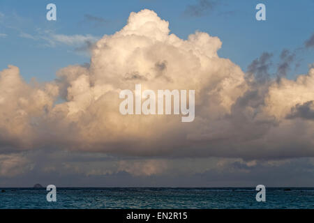 Les Cumulus sur les Caraïbes Banque D'Images