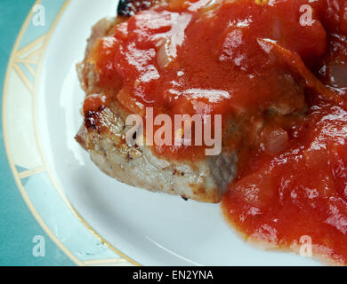 Carne pizzaiola - tradition napolitaine que dispose la viande. cuit avec poivrons, tomates et huile d'olive, assez longtemps pour attendrir Banque D'Images