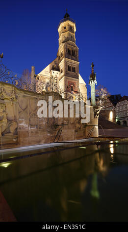 Paroisse Protestante de l'église Saint Michel et le pilori Gothique, marché, Schwäbisch Hall, Bade-Wurtemberg, Allemagne Banque D'Images